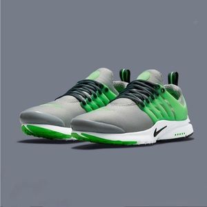 Nike Boys size 5 shoes